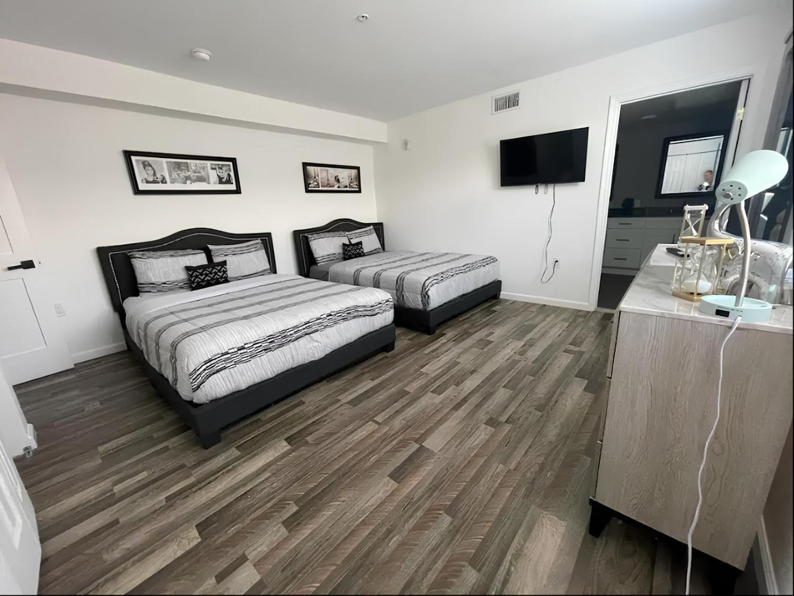 Linda 1-8 Villa - Los Angeles — Photos 1